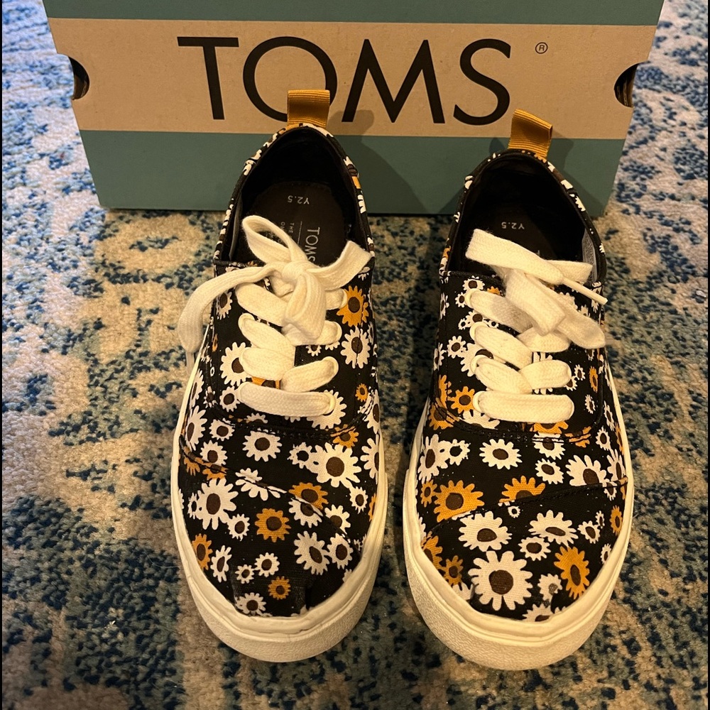 Girls Daisy Toms Sneakers 2.5
